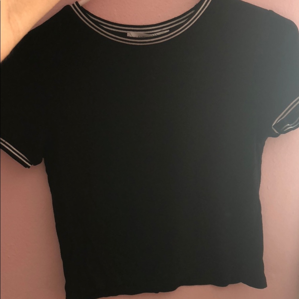 BLACK AND STRIP CROP TOP